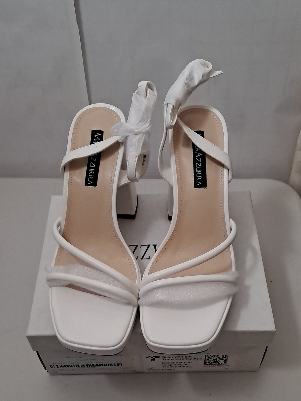 MiraAzzurra White Women's Size 7 Strappy Block Heel Sandals NIB